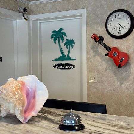 Hole Inn The Wall Hotel - Fort Walton Beach - Sunset Plaza - Nearby Beaches & Hurlburt Exterior foto